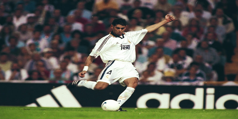 Fernando Hierro là trung vệ hàng đầu Real Madrid trong thập niên 90