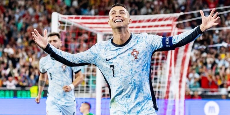 Cristiano Ronaldo - top 10 cầu thủ lương cao nhất thế giới