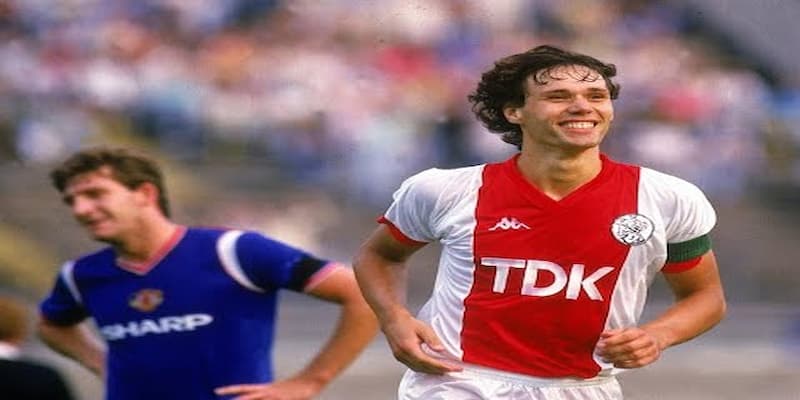 Dành được nhiều danh hiệu nổi bật khi thi đấu cho Ajax 