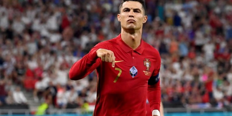 Ronaldo đứng đầu top 10 cầu thủ mang áo số 7 nổi tiếng và xuất sắc nhất làng bóng đá